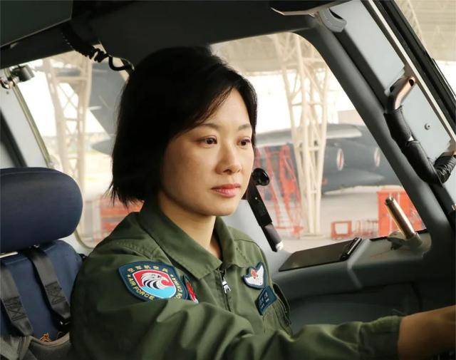 阅兵最帅女机长，是她！