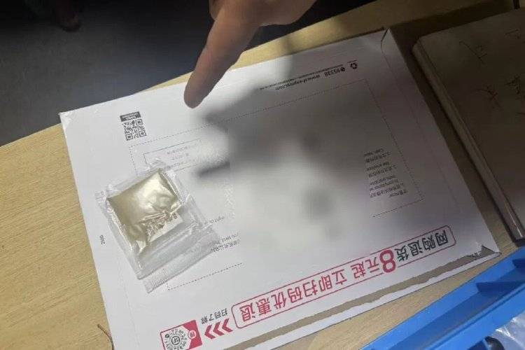 金项链里发现大量不明金属，多家金店中招，警方：2人在黄金中掺铼