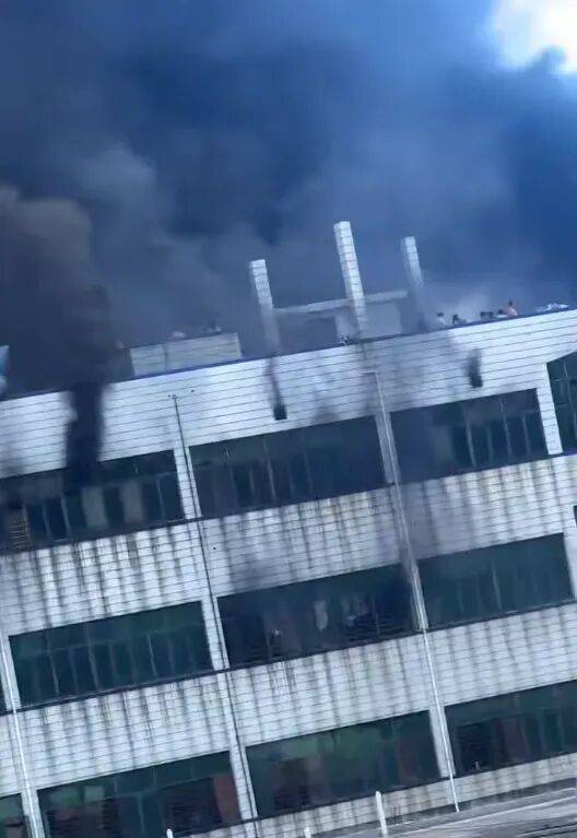 福建晋江一鞋厂发生火灾，造成重大人员伤亡，消防人员：起火厂房的楼道内堆放了大量杂物，给救援工作造成了阻碍